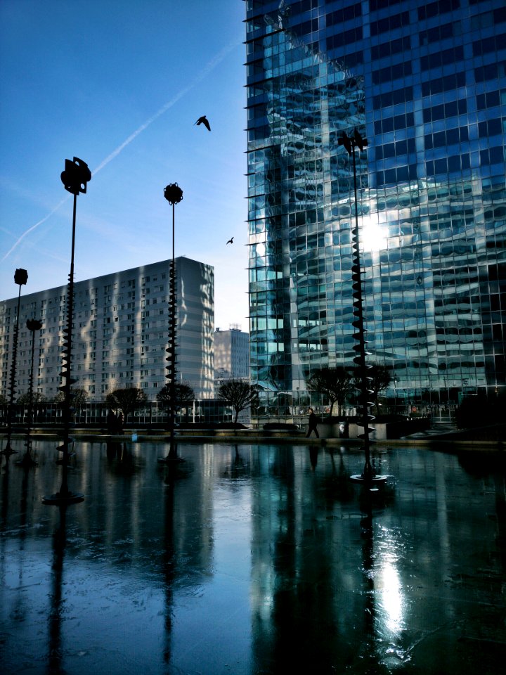 buildings near body of water photo