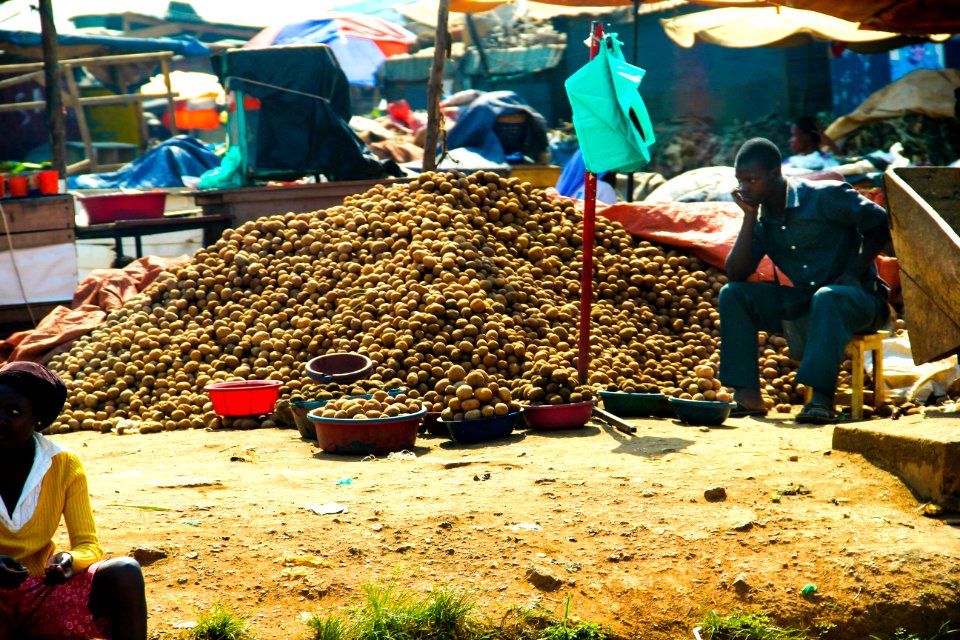 Mukono, Colors, Selling photo