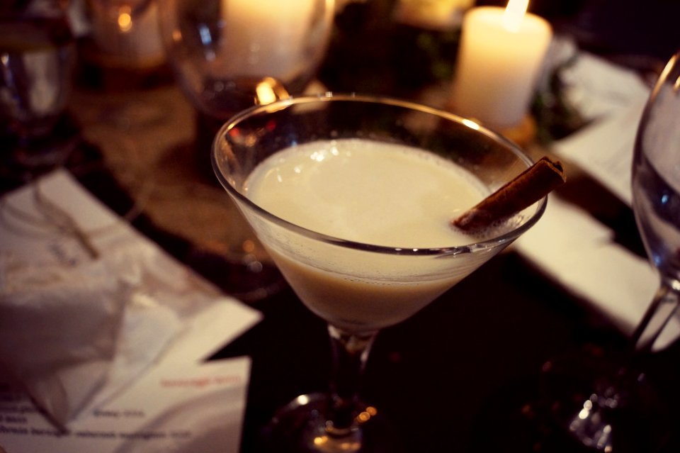 Cinnamon, Blacktie, Party