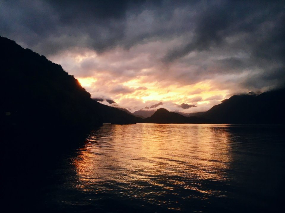 New zeal, Lake te anau, Mountains