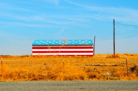 red and blue barn during daytime photo