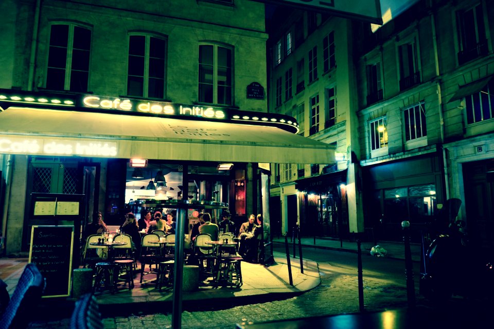 Paris, Aux deux ecus, France