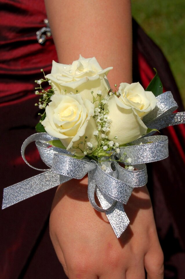 Grad corsage redress wrist