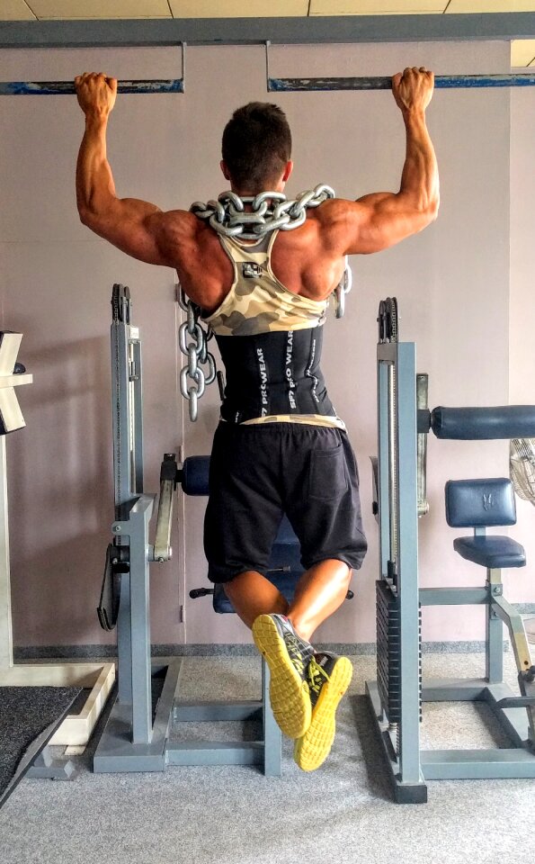 Training muscles man