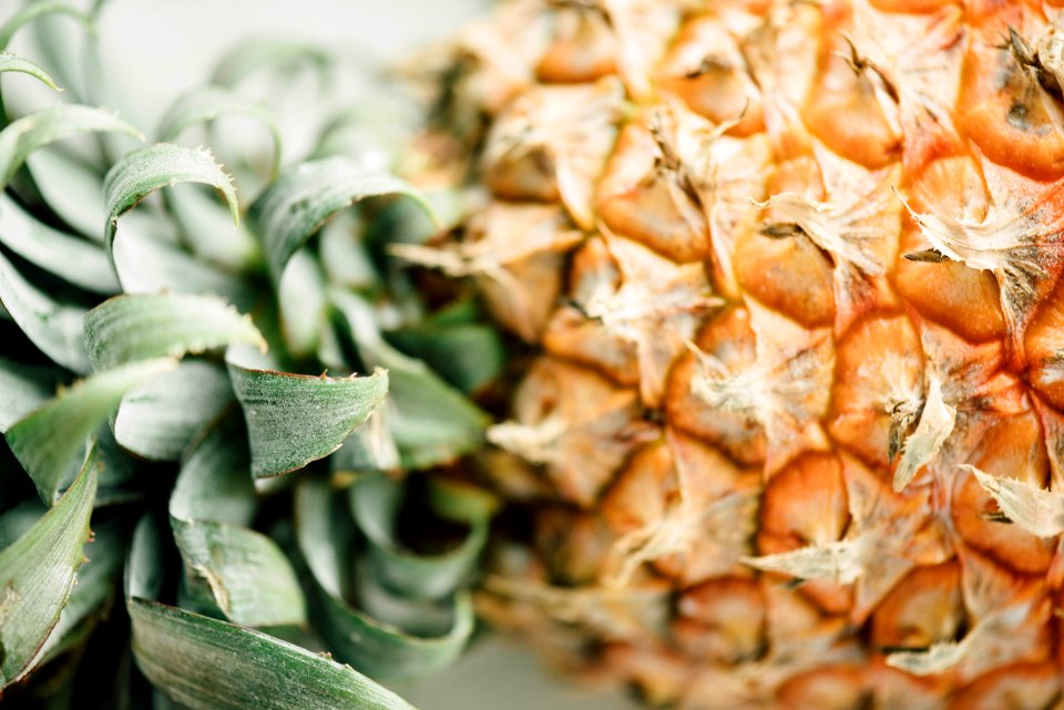 closeup photo of pineapple