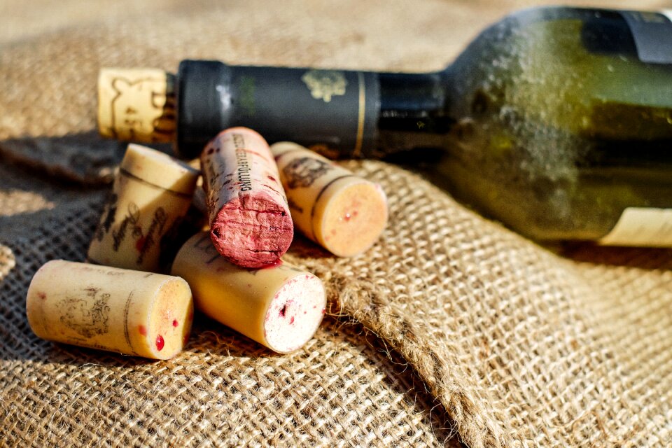 Closures wine bottle red wine