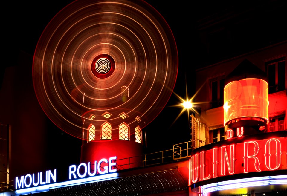Pigalle, Paris, Movement