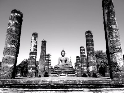 grayscale photo of buddha statue photo