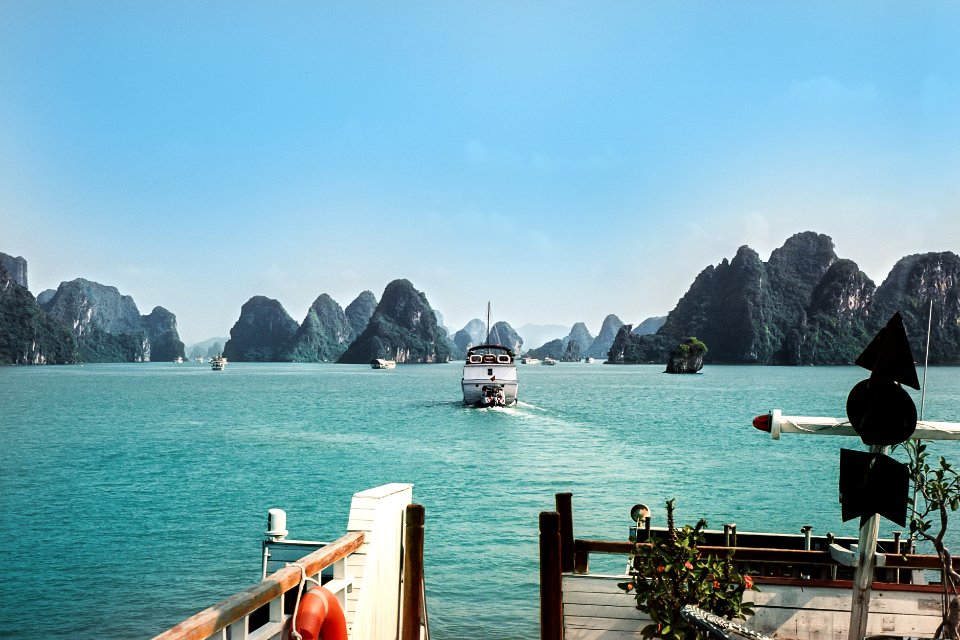 Vietnam, H  long bay, Dragon rocks