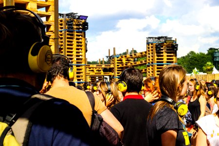 Festival, Yellow