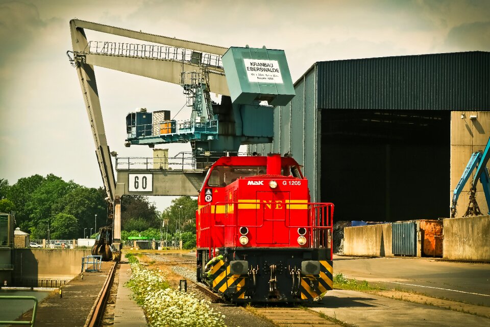 Water envelope loading crane