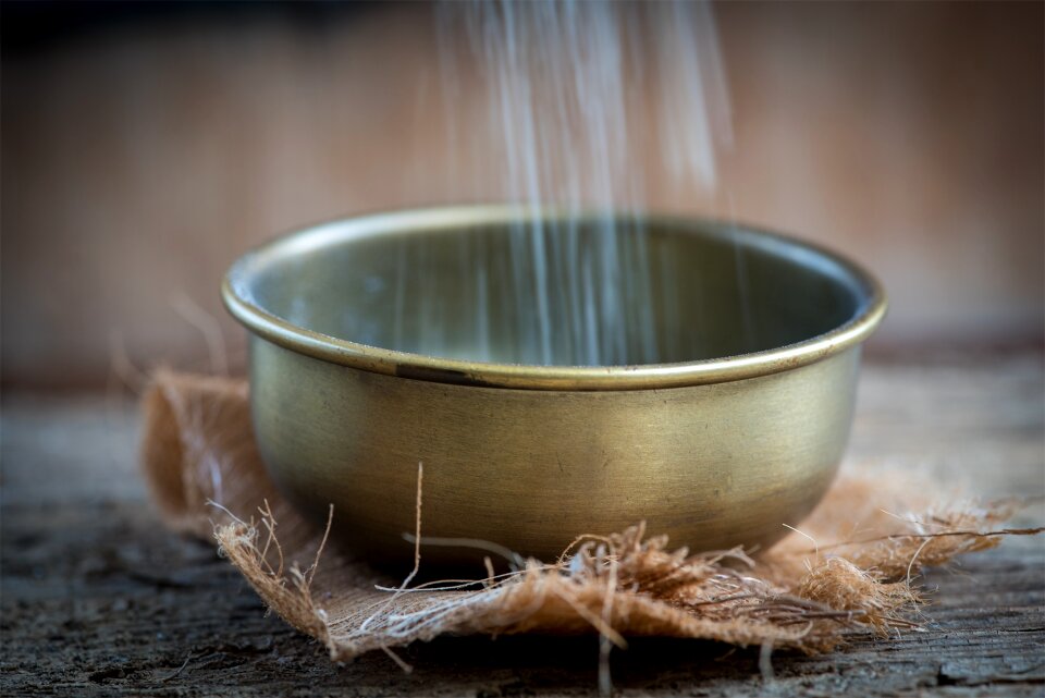 Filling a trickle semolina