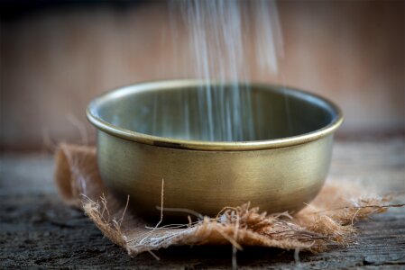 Filling a trickle semolina