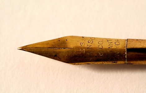 closeup photo of gold fountain pen