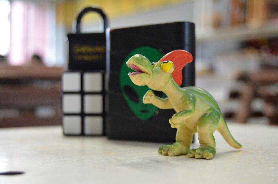 Dinosaur padlock alien