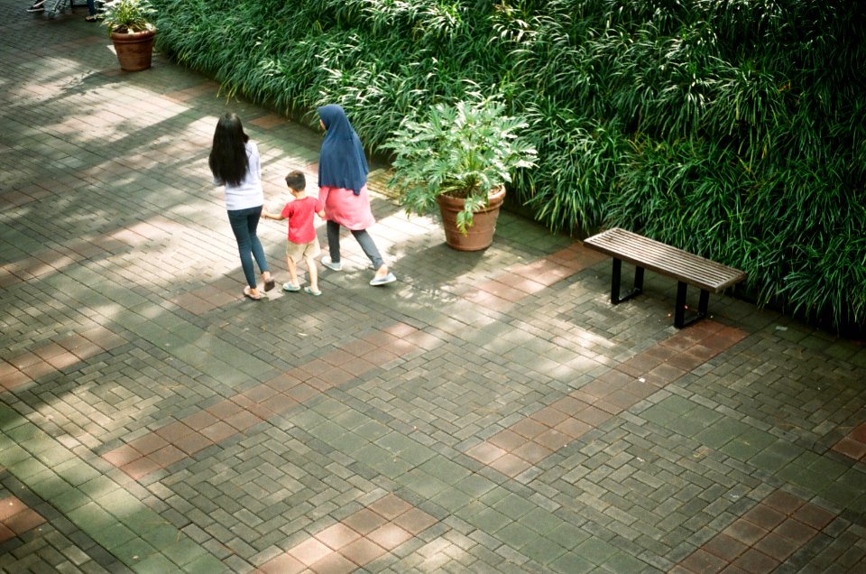 Ung, Indonesia, Sister