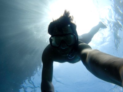 man swimming underwater photo