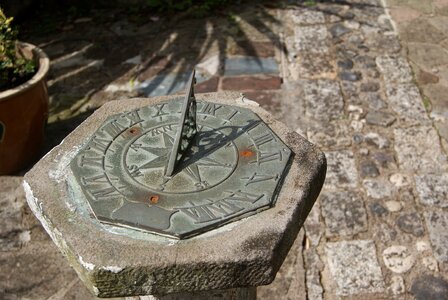 Clock sundial time