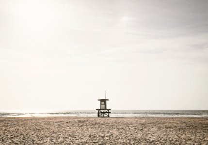 photo of lifeguard station near shoreline photo