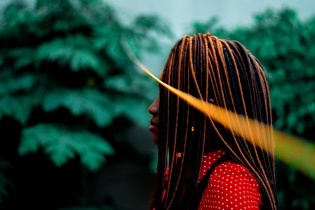 shallow focus of woman in dreadlocks during daytime