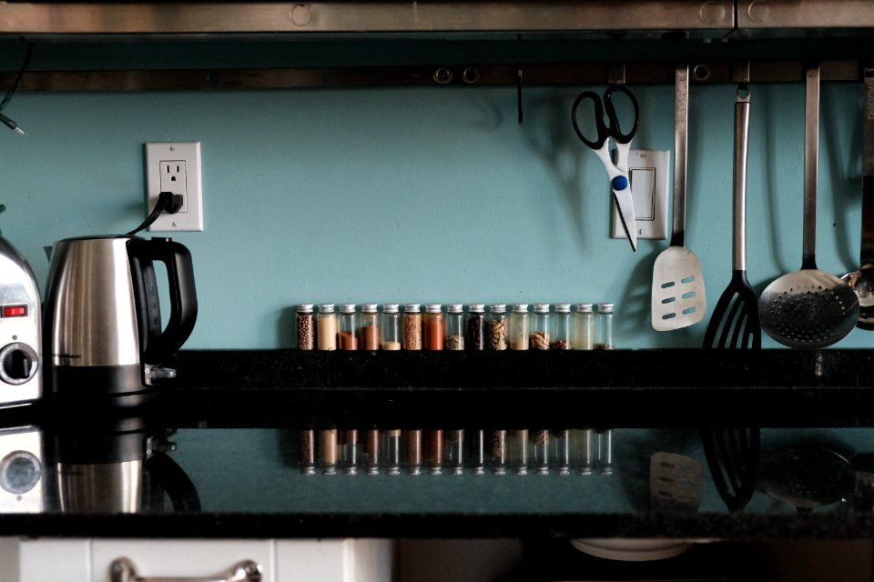 Spice rack, Utensils, Reflection