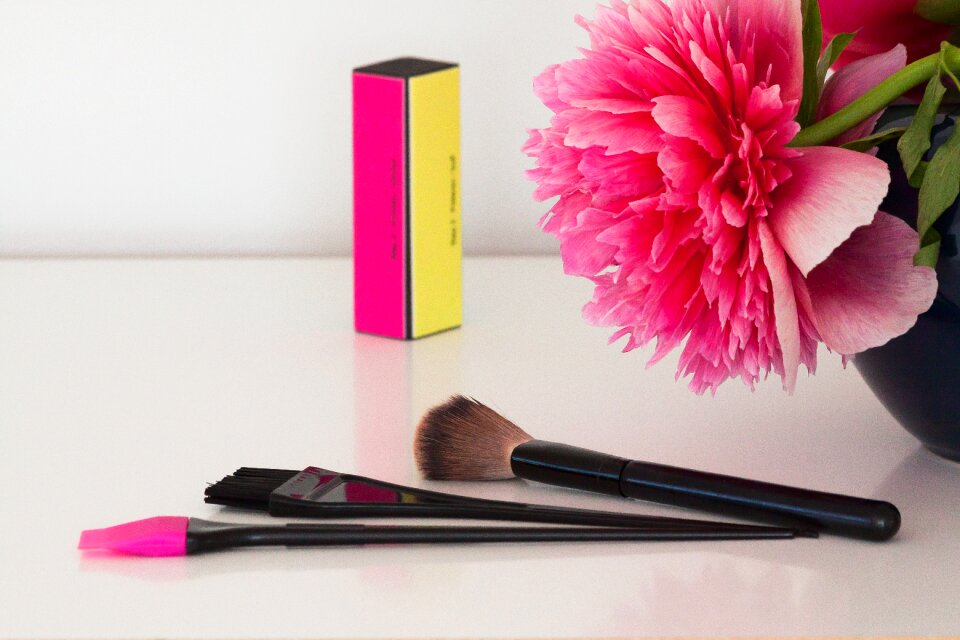 Cosmetics nail file brush