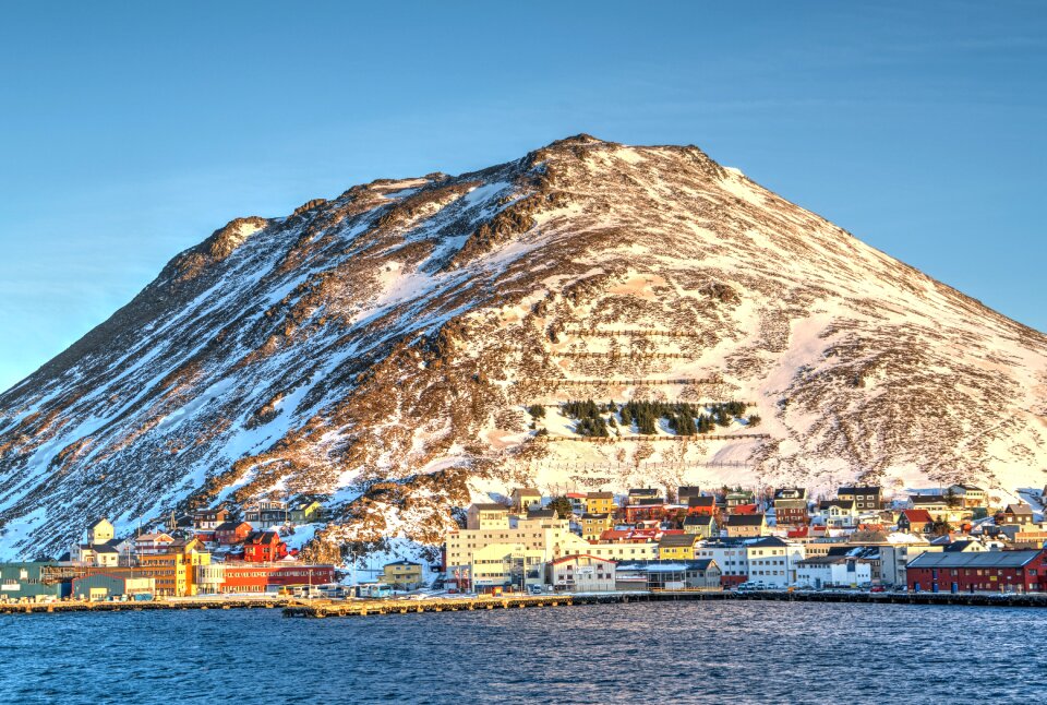 Honningsvag coast snow