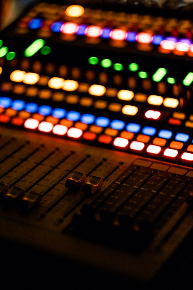shallow focus photography of audio mixer