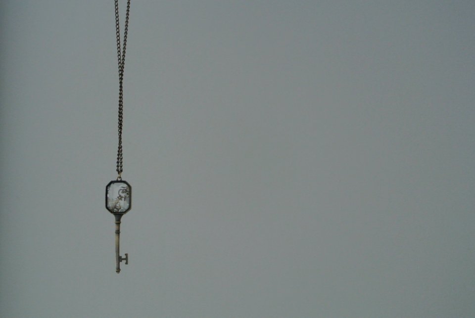 White, Suspense, Necklace