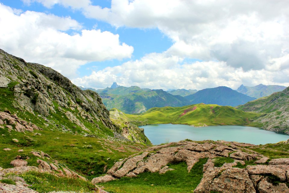 body of water between mountain range