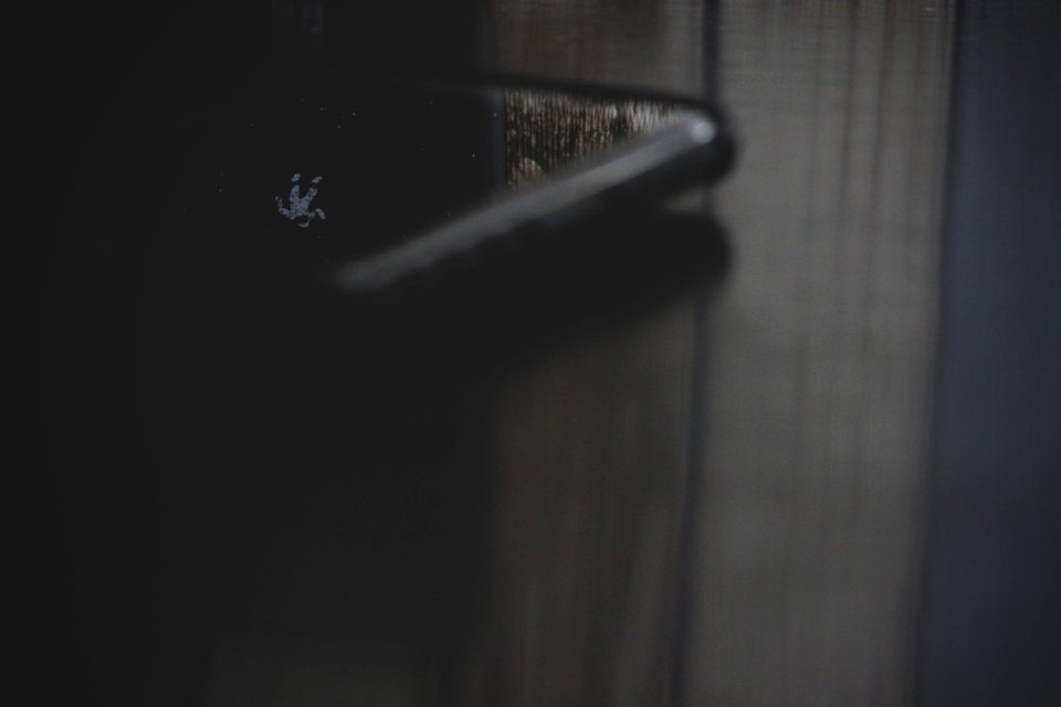 Spaceman, Reflection, Phone