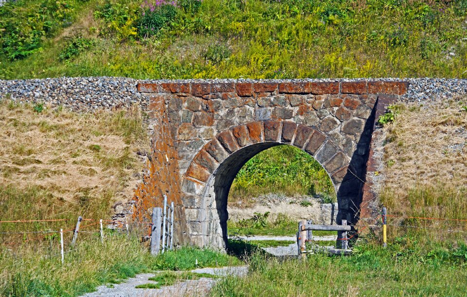 Arch vault wing walls