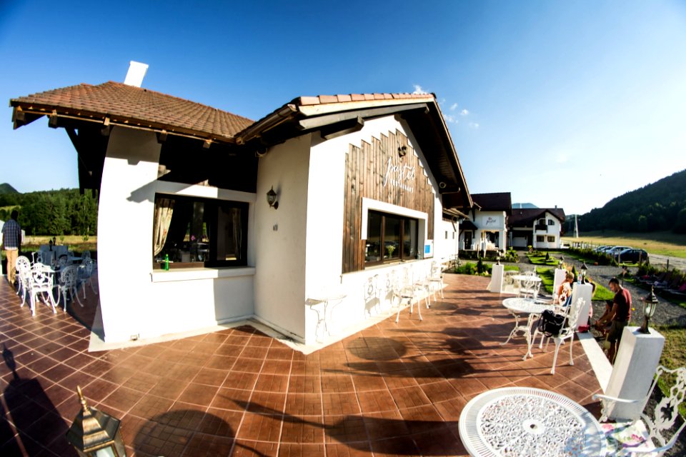 Pastel chalet, Romania, Sat d lghiu