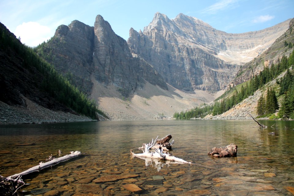 body of water near gray mountain photo