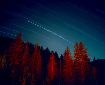 time lapse photo of star trail during nighttime