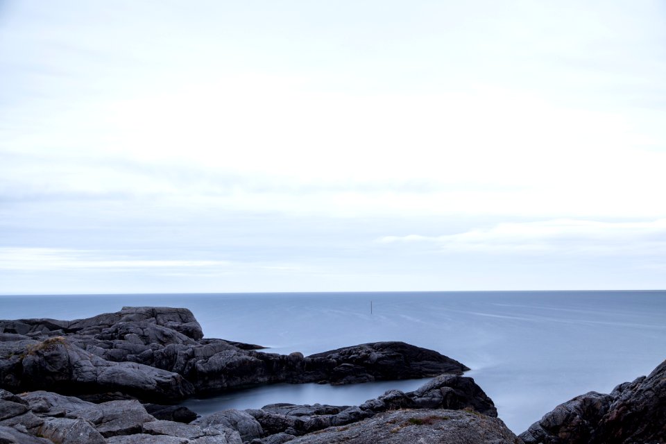 body of water near shore during daytime photo