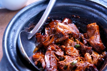 meat with sauce in black bowl photo