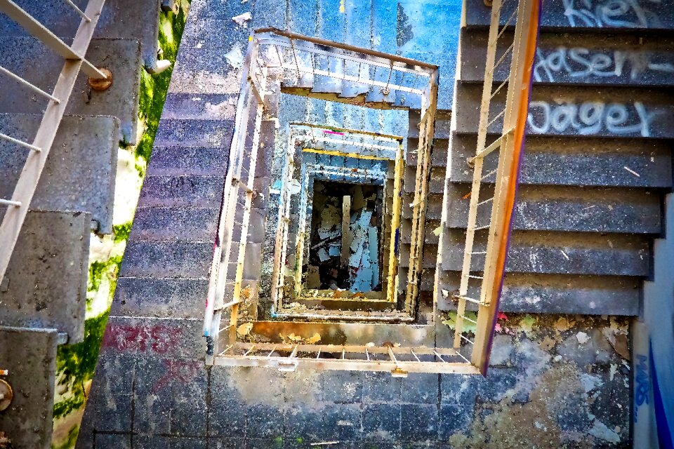 Lapsed building stairs