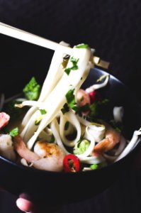 seafood's on round black bowl