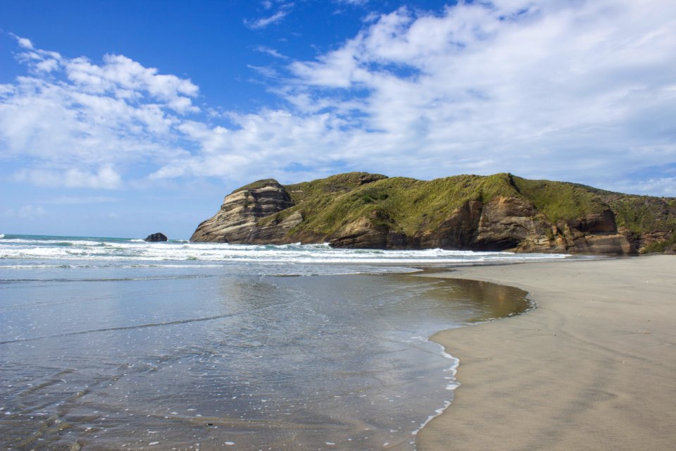 New zeal, Wharariki beach, Puponga photo