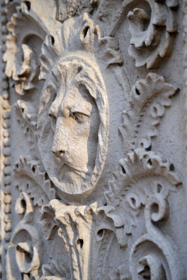 Building statue symbol