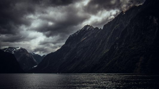 Milford sound, New zeal, Dark