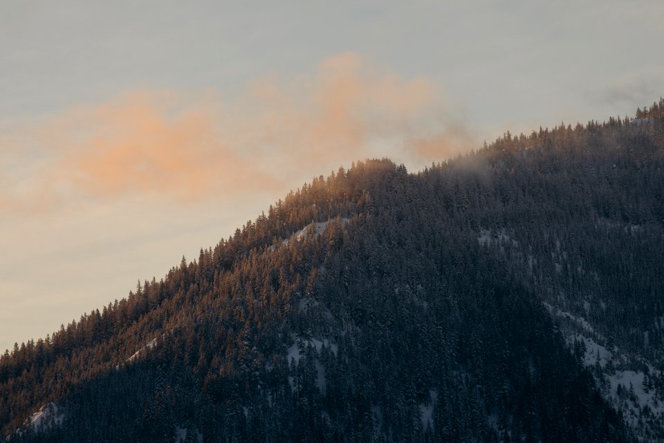 green mountain during dautime