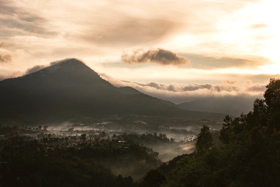 Ung, Indonesia, Cloud