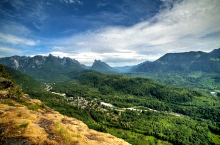 mountains and green leafed trees