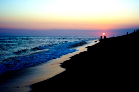 photography of silhouette of people on seashore photo