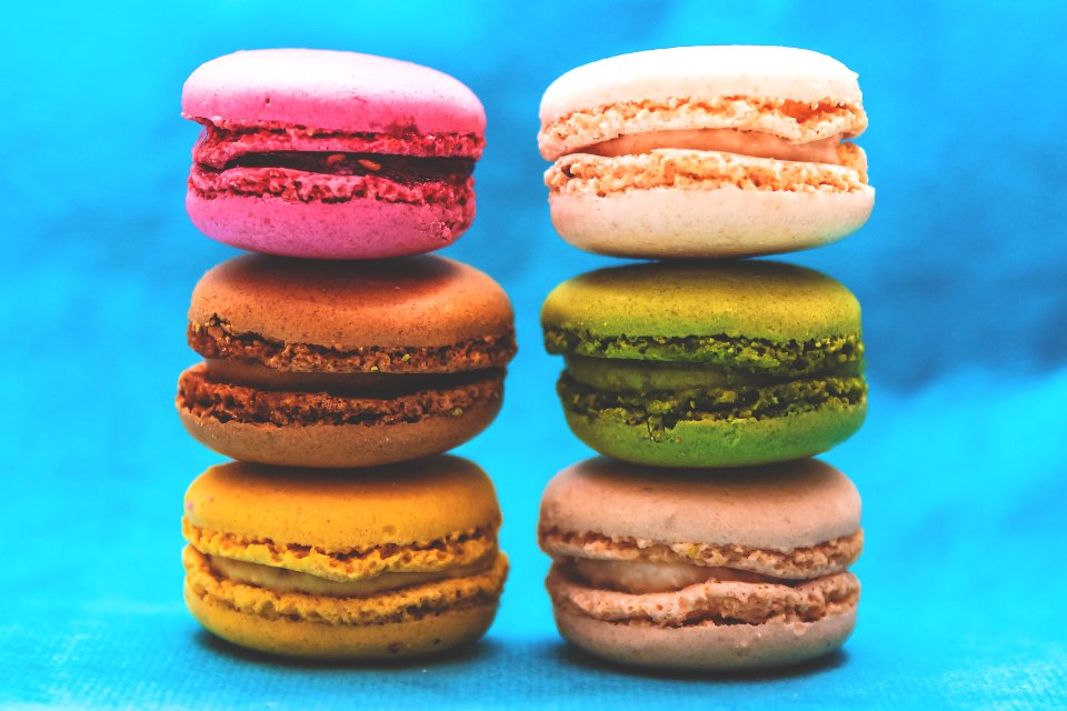 six assorted-color macaroons formation