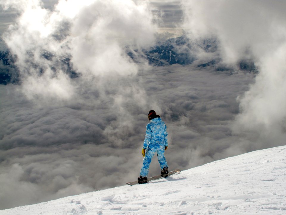 man on snowboard on snowfield