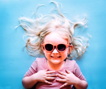 Target, Little girl, Sun glasses photo