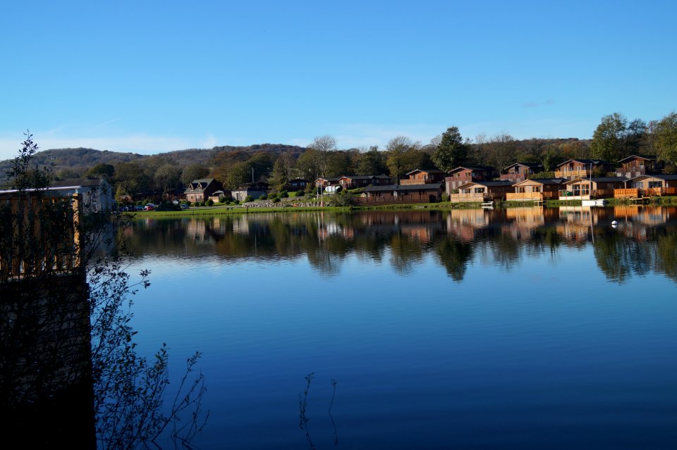 Lakel, Lodges, Dock acres